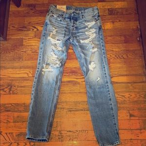 Men’s distressed Hollister jeans